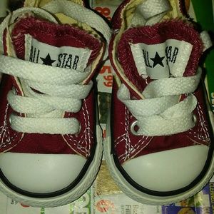 Baby burgundy converse